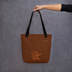 OT Autumn Bag, Vorderansicht, Braune Tasche von Menschen gehalten