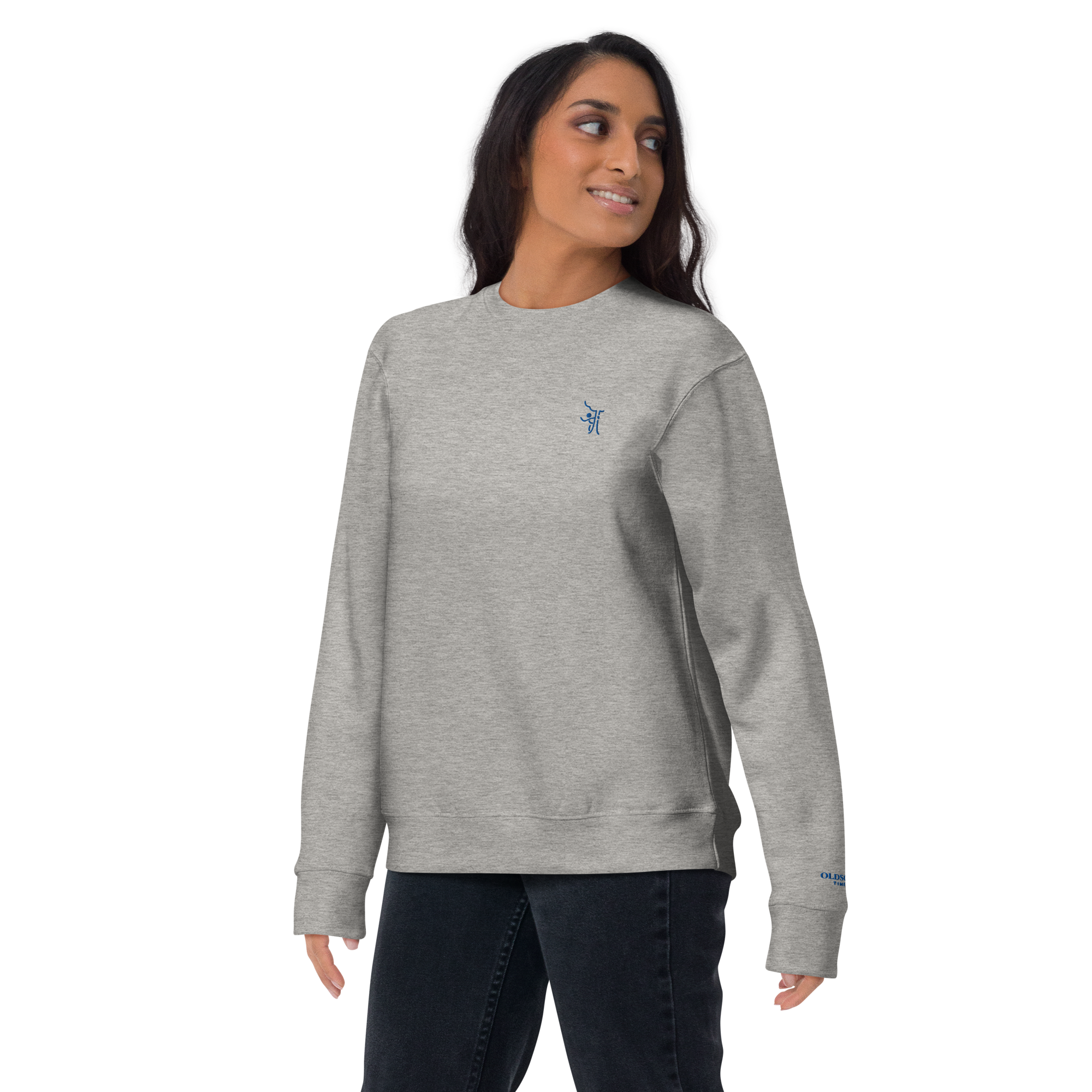 OT Essential Autumn Pullover, Vorderansicht weibliches Model trägt simplen Grauen Pullover