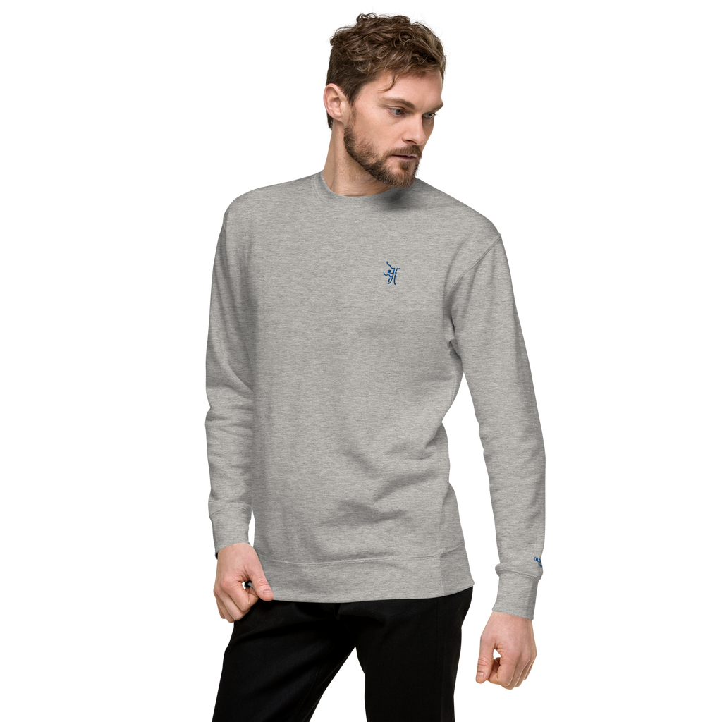 OT Essential Autumn Pullover, Vorderansicht männliches Model trägt simplen Grauer Pullover