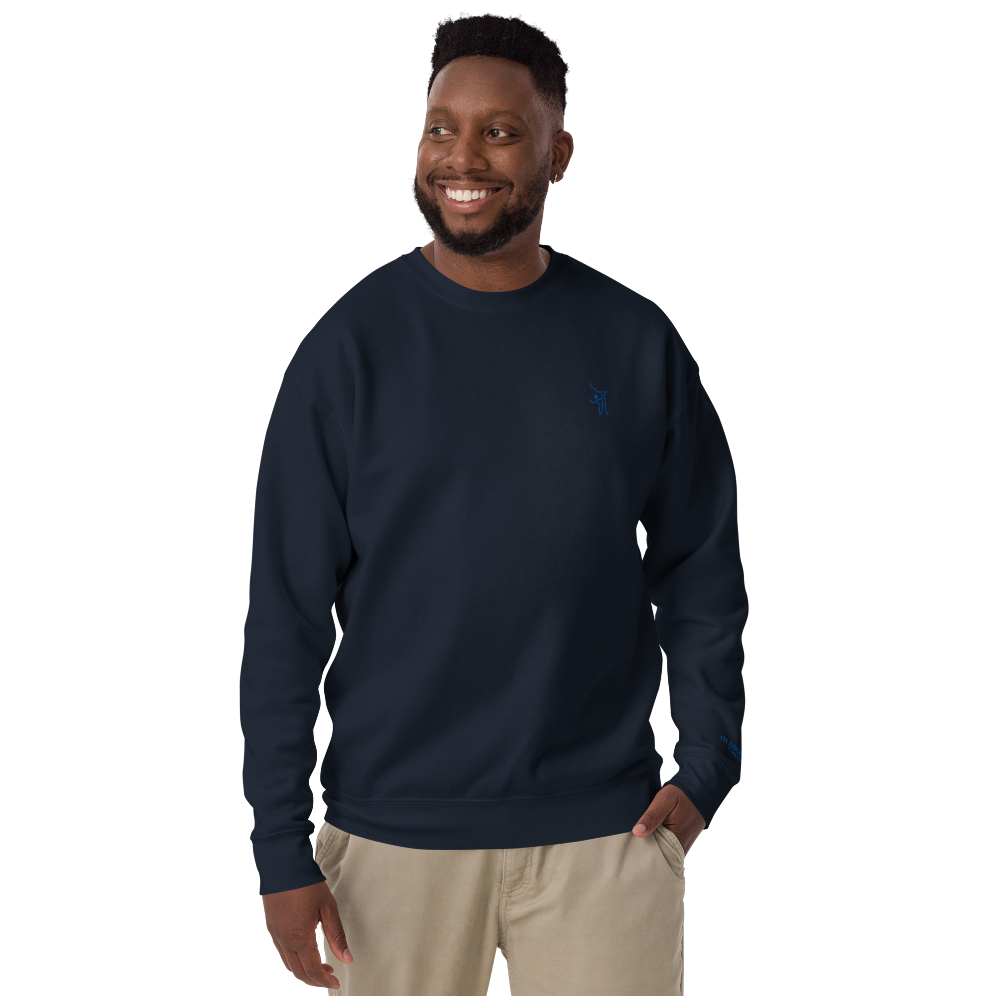 OT Essential Autumn Pullover, Vorderansicht männliches Model trägt simplen navy blauen Pullover